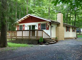 162 Mountain View Dr, Pocono Lake, PA