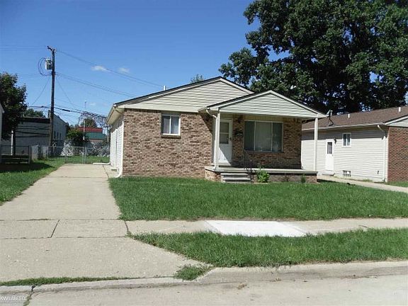2nd image of 26625 Groveland St