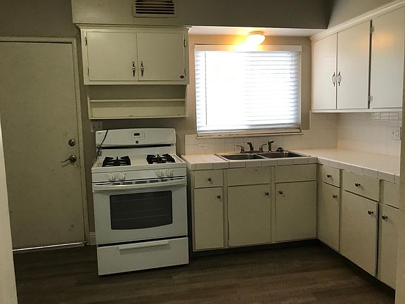 4th image of 2422 N Bond Ave