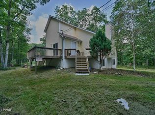 106 Doe Ct, Hawley, PA 18428