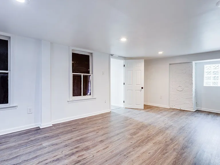 955 E Warrington - Fully Renovated Units in Pittsburgh's Coolest Neighborhood! — Photo 10