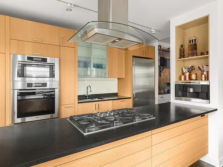 100 W 18th St #5C — Photo 7