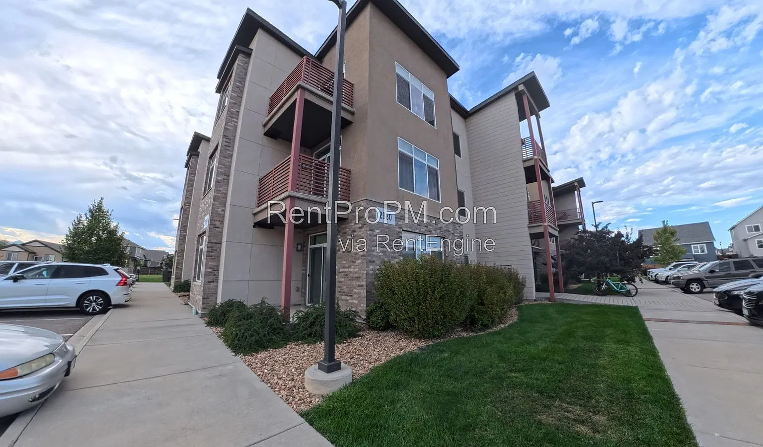1 bed, 1.0 bath, $1,700 — Photo 2