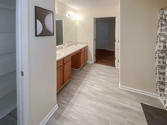 Big master sized shared bathroom