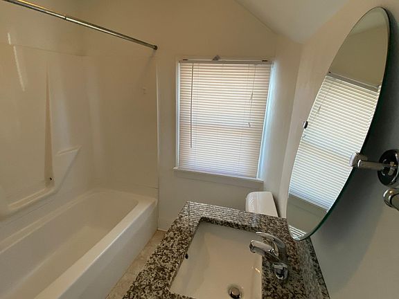3rd image of 416 22nd St APT 4