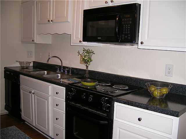 1st image of 123B Village Ln #123B