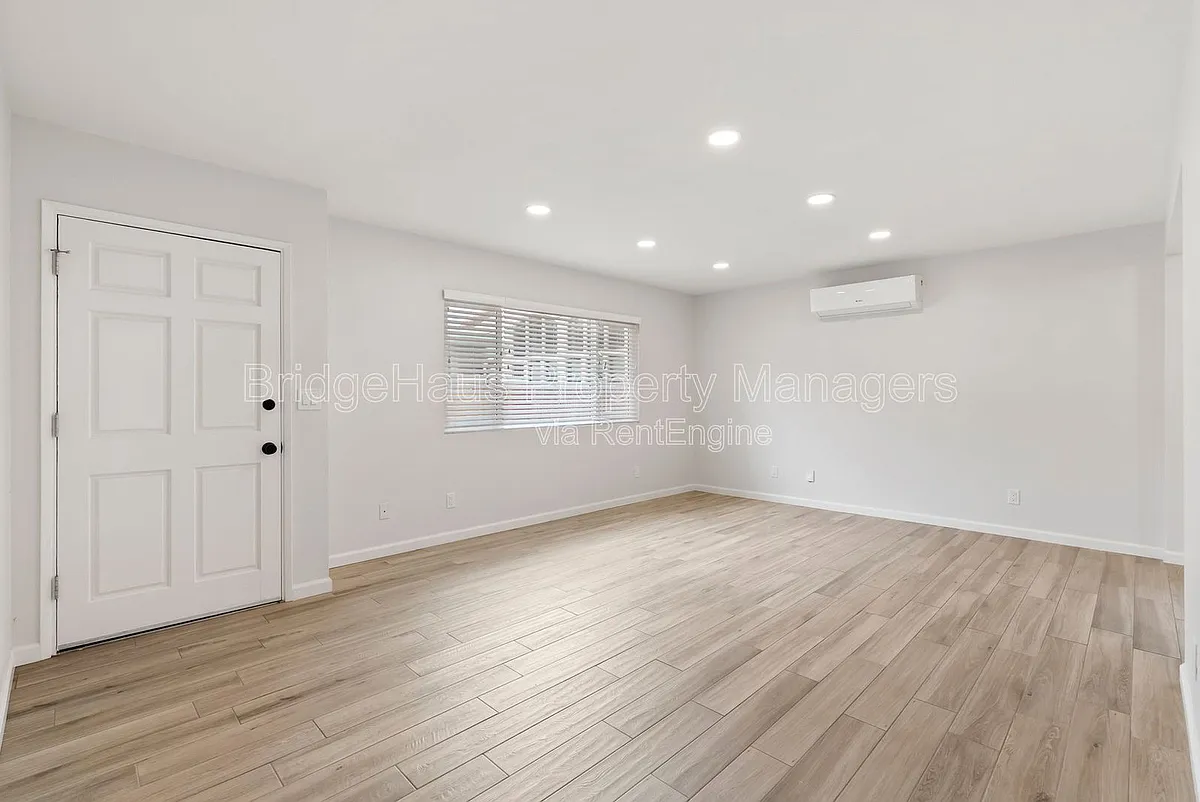 Building Photo - 4745 Marlborough Dr