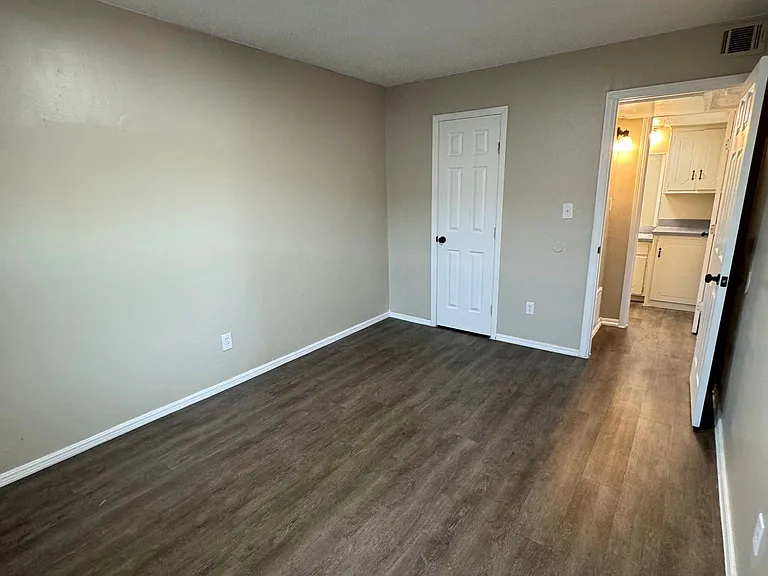 Mission Place — Photo 17