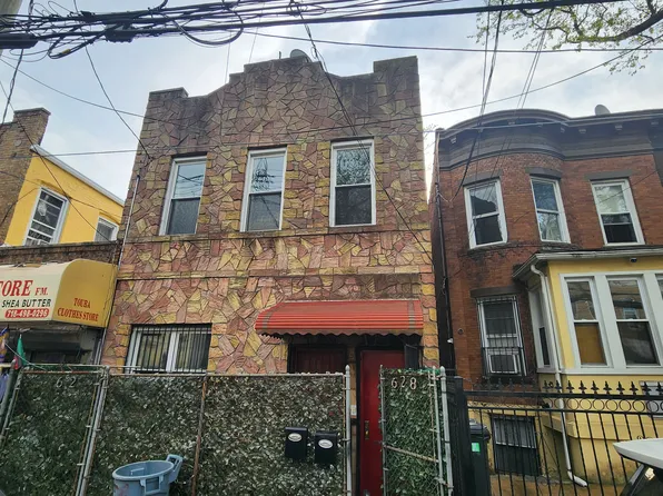 628 Ashford Street HOUSE image 1 of 2