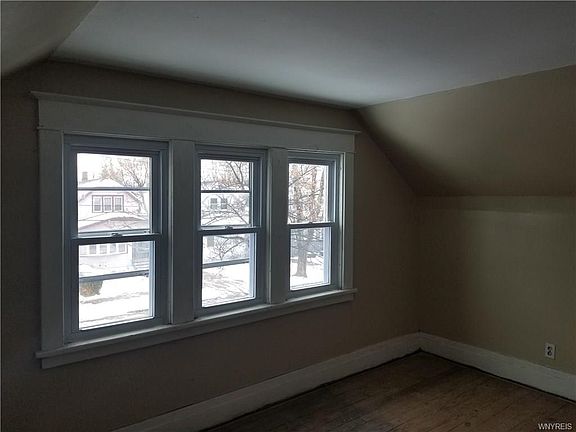 5th image of 51 Burlington Ave