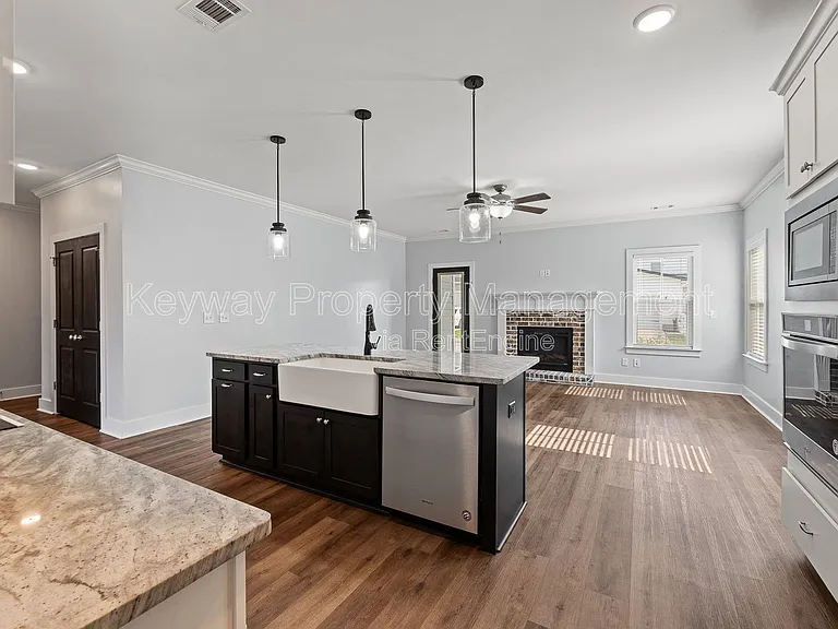2217 Laurens St — Photo 7
