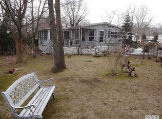 1661 Old Country Rd, Riverhead, NY 11901