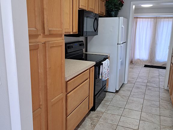 5th image of 204 36th St W