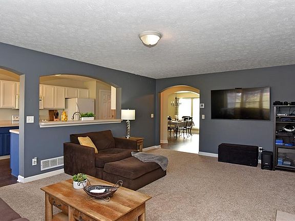 4th image of 2053 Darrow Lake Dr