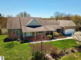 9371 Mockingbird Ln, Cadillac, MI 49601