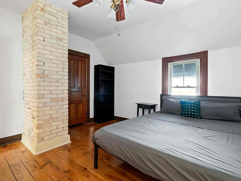 502 W 8th St — Photo 22