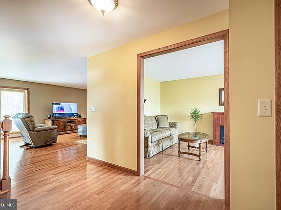 4th image of 1115 Garden Ave