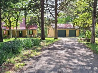 8 Pine Ridge Ln, Eureka, MO 63025