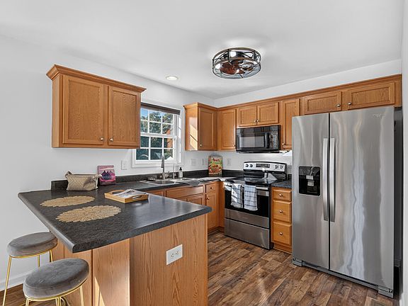 4th image of 303 Gallop Ct