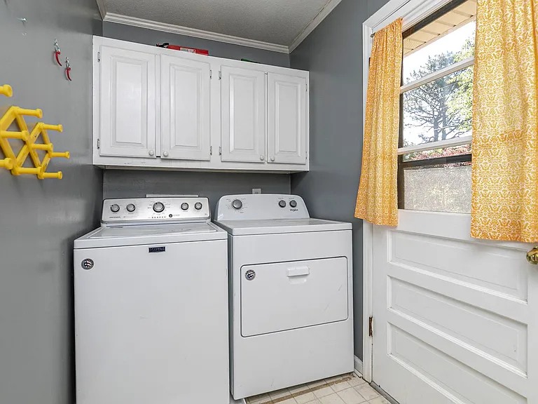 941 Evergreen Ave — Photo 20