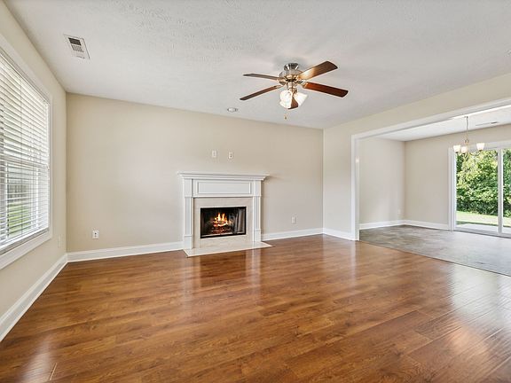 5th image of 219 Maple Leaf Ct