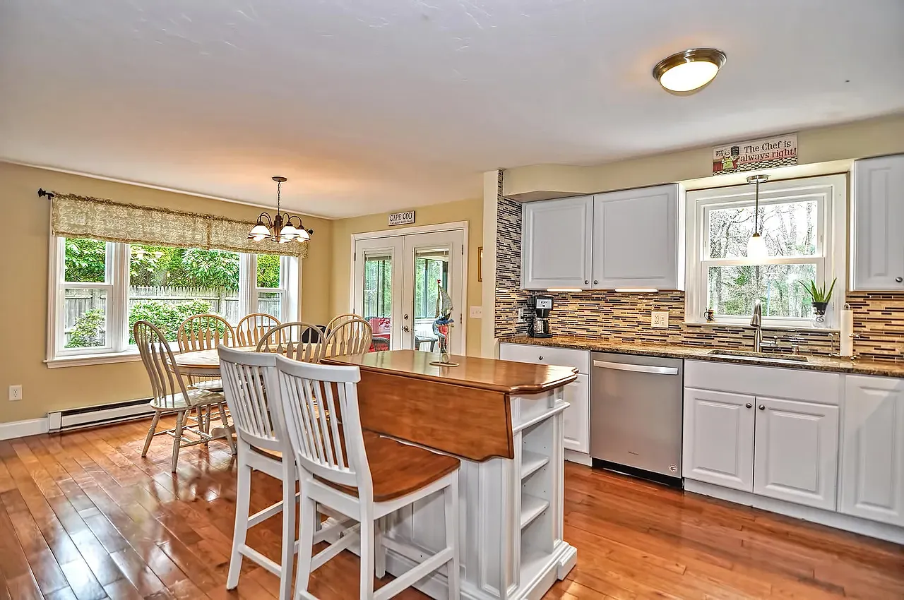 4 bed, 2033 sqft, $2,000 — Photo 3
