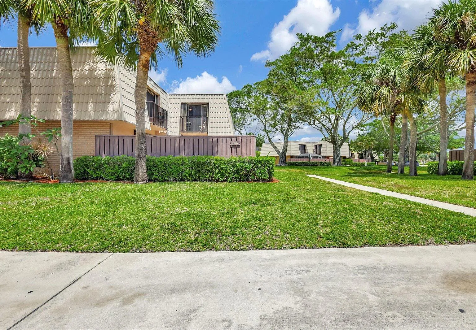 2 bed, 2.5 bath, 1236 sqft, $2,550 — Photo 3