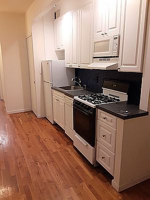 5th image of 407 W 44th St APT 2E