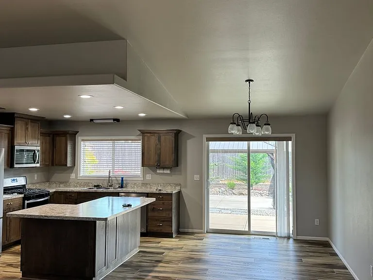 207 Addison Ave — Photo 5