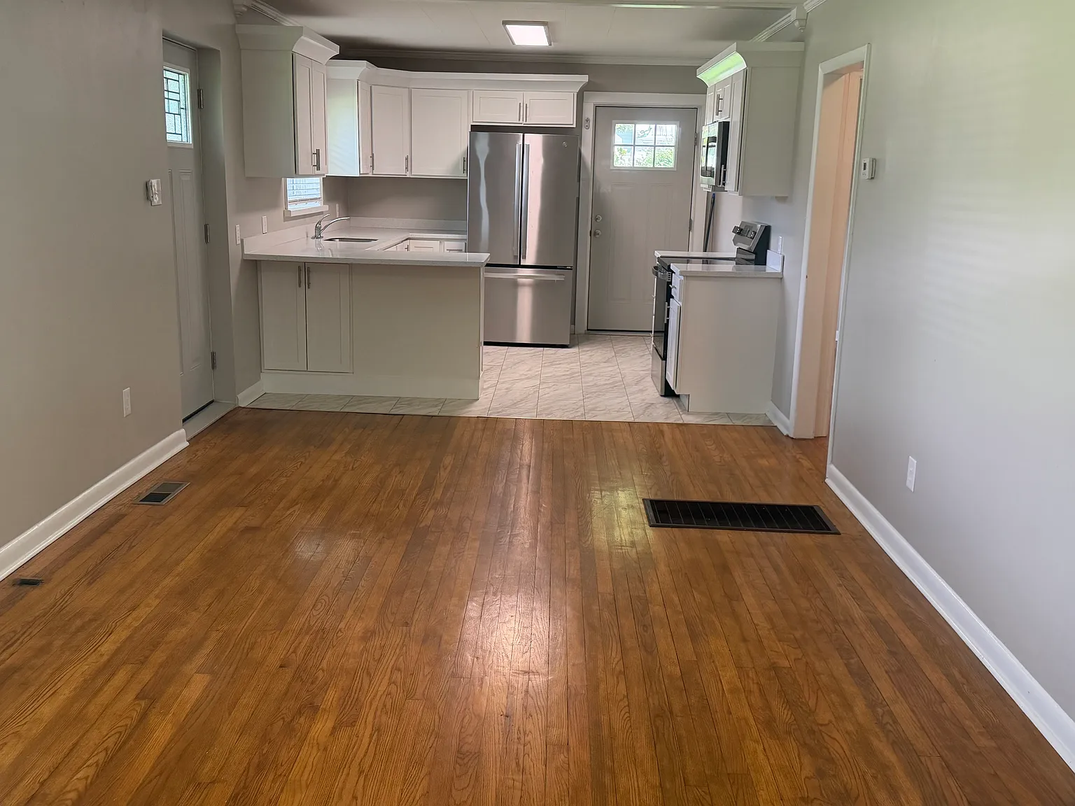 3 bed, 1.5 bath, 1322 sqft, $1,800 — Photo 4