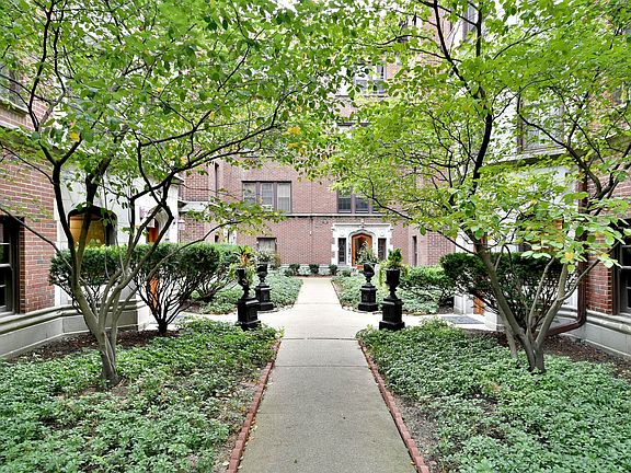 3rd image of 1109 Holly Ct #312-14