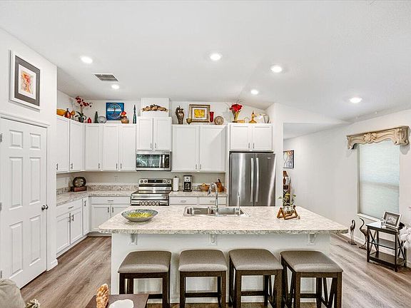 4th image of 5725 NW Pine Trail Circle