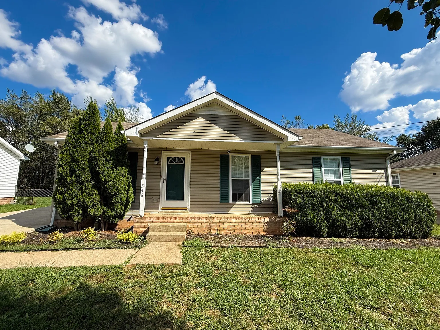 3 bed, 2.0 bath, 1026 sqft, $1,295 — Photo 1