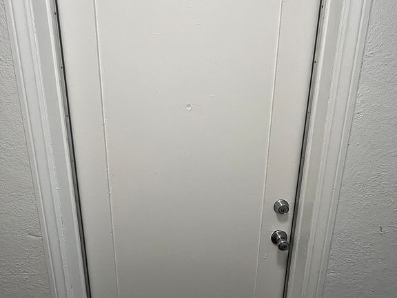 2nd image of 1121 N Kenmore Ave #102
