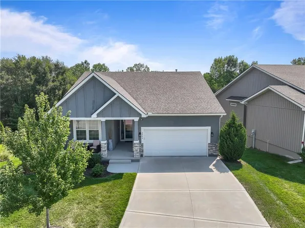 2404 NW Peekaboo Ct, Blue Springs, MO 64015