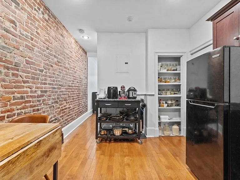 33 Irving St #4 — Photo 2