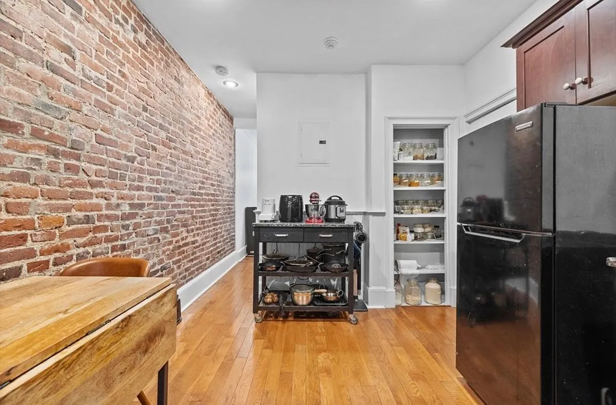 Building Photo - 33 Irving St #4