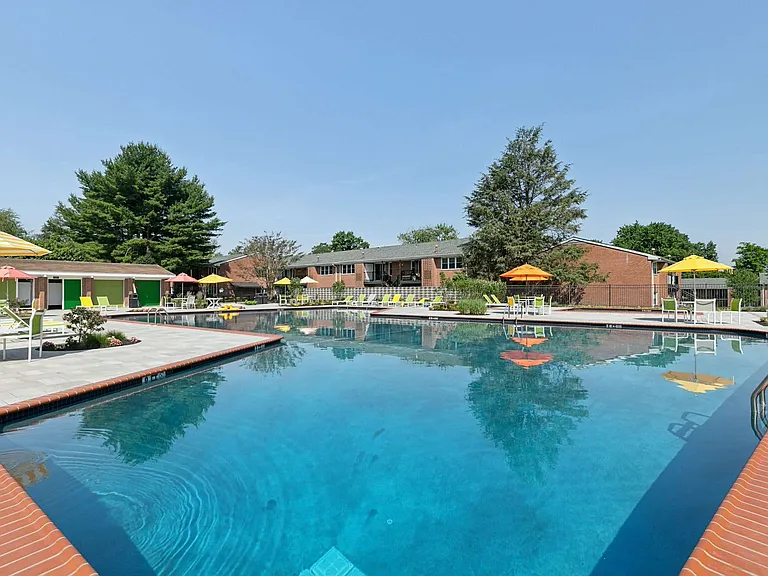 Enjoy the salt water Pool