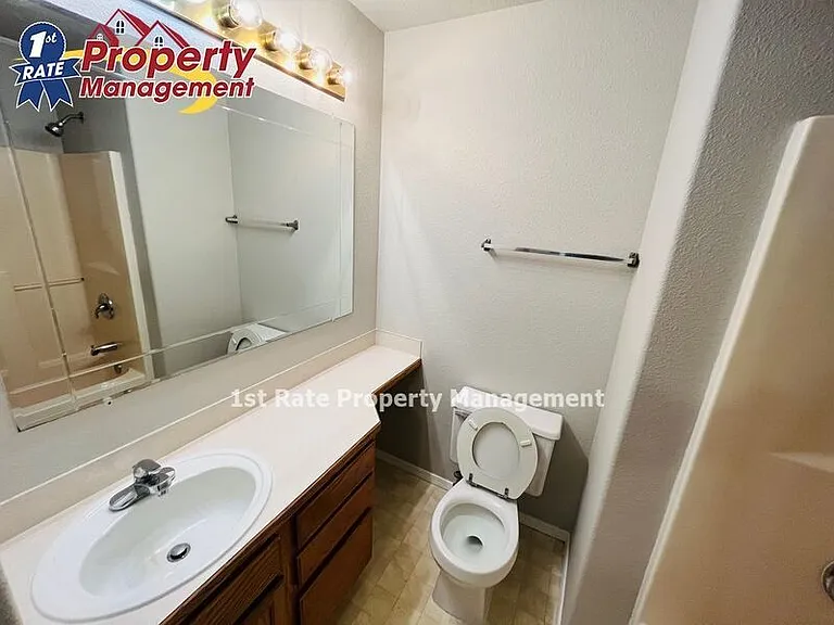 2914 W Stewart Ave #101 — Photo 11