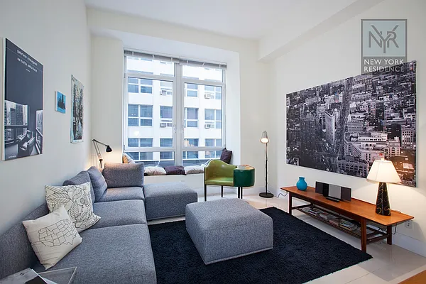 Sold by New York Residence | media 5