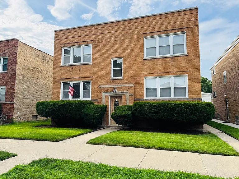 2626 W Balmoral Ave #201 — Photo 1
