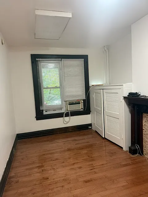 Studio, 450 sqft, $915 — Photo 2