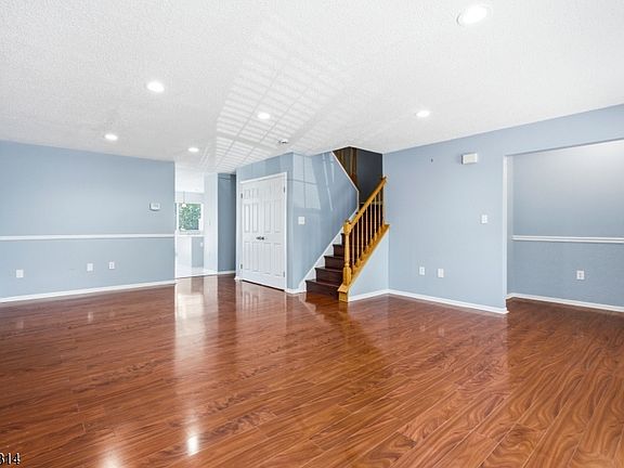3rd image of 9 Balboa Ln