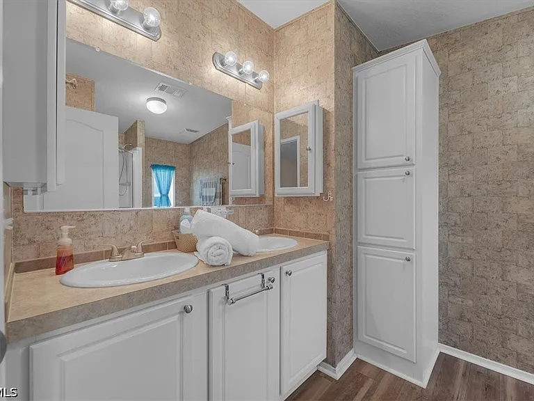 701 Coral Dr — Photo 11