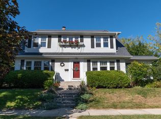 7706 Hillcrest Dr, Wauwatosa, WI 53213
