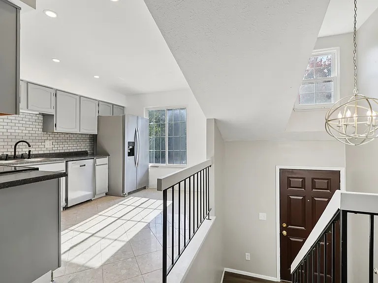 209 Greenbriar Ct — Photo 5
