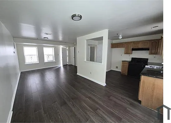 115 Leslie St #1