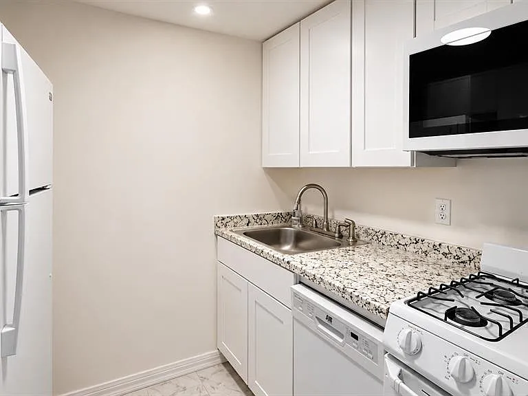 120 Blue Point Way #170 — Photo 6