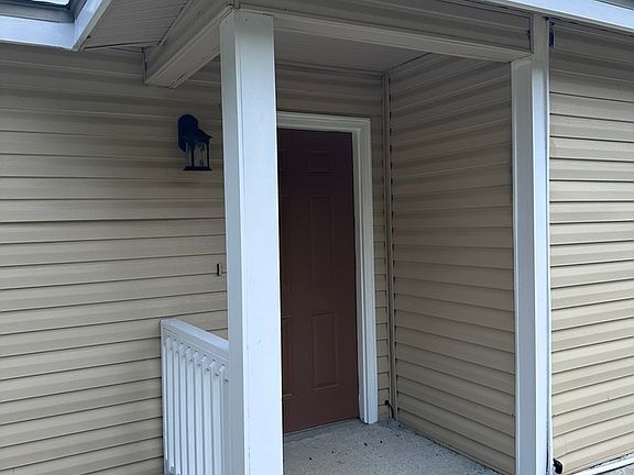 4th image of 2227 Hencye Dr