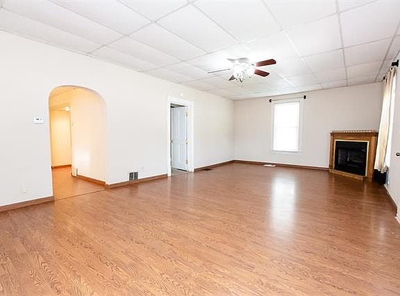 3rd image of 103 W 5th St